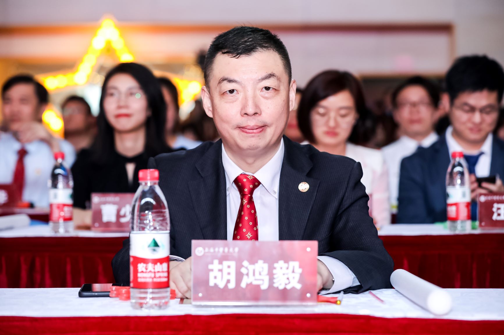 党委书记曹锡康,校长徐建光,校党委副书记,副校长朱惠蓉,副校长胡鸿毅