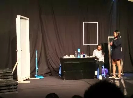 关注自己，更爱自己——卿园话剧社《镜子里的女大学生》首度公演