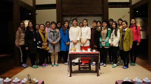 品茗，尝“和美雅静”的韵味 ——记淑女学堂茶文化实践课程