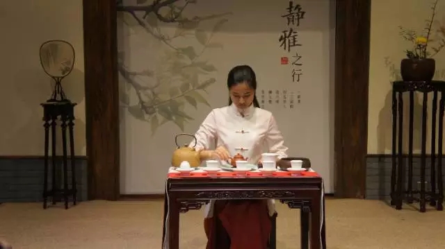品茗，尝“和美雅静”的韵味 ——记淑女学堂茶文化实践课程