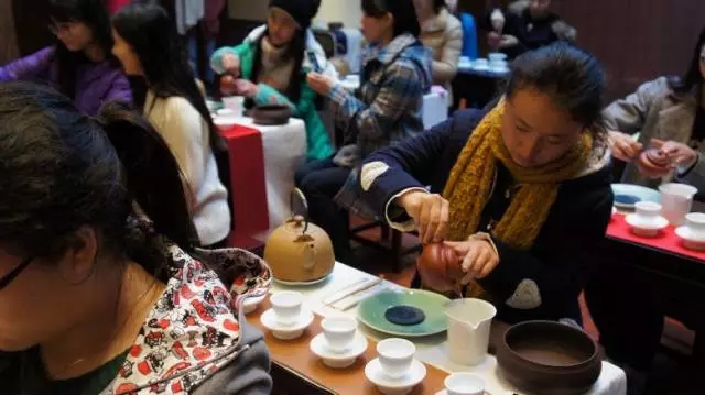 品茗，尝“和美雅静”的韵味 ——记淑女学堂茶文化实践课程