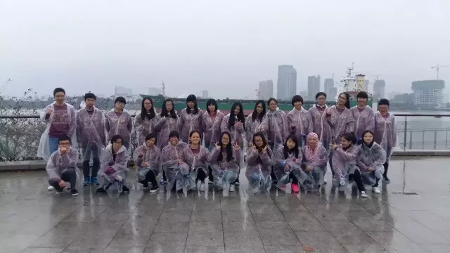 雨中上马，跑出风采———记上海市马拉松志愿服务活动