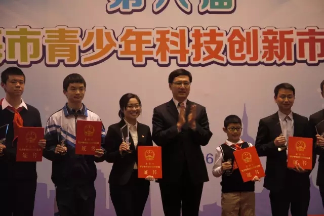我校叶毅君同学荣获第六届上海市青少年科技创新市长奖提名奖