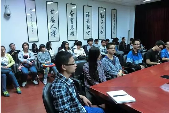 专注，刻苦，热情 ——君子书院系列讲座之运动与健康顺利开展